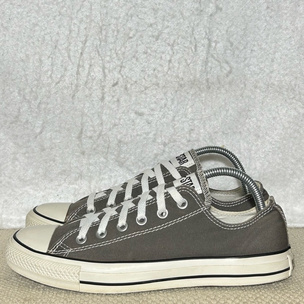 Converse Unisex Grey Chuck Taylor All Stars Classic Sneakers Shoes SZ M 8 W 10 - Picture 2 of 13